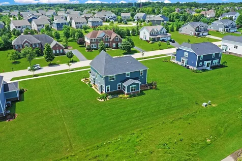 10 Crystal Downs Drive Hawthorn Woods IL 60047