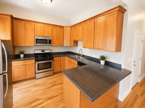 3927 North Clarendon Avenue Chicago IL 60613