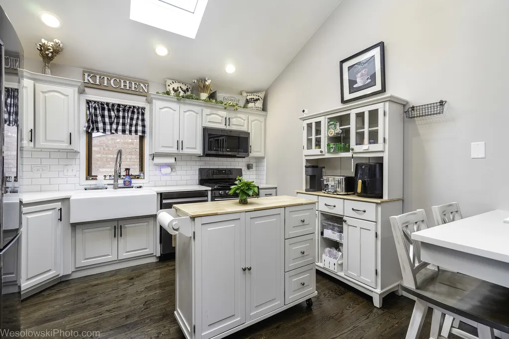 3525 North Pioneer Avenue Chicago IL 60634