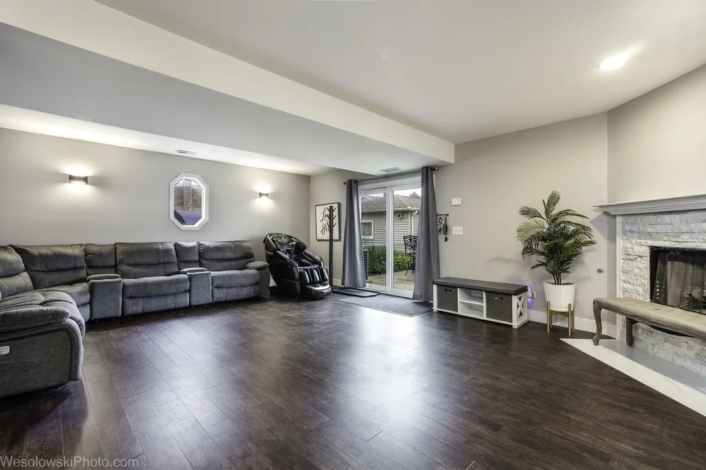3525 North Pioneer Avenue Chicago IL 60634
