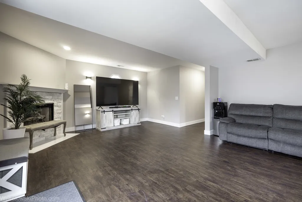 3525 North Pioneer Avenue Chicago IL 60634