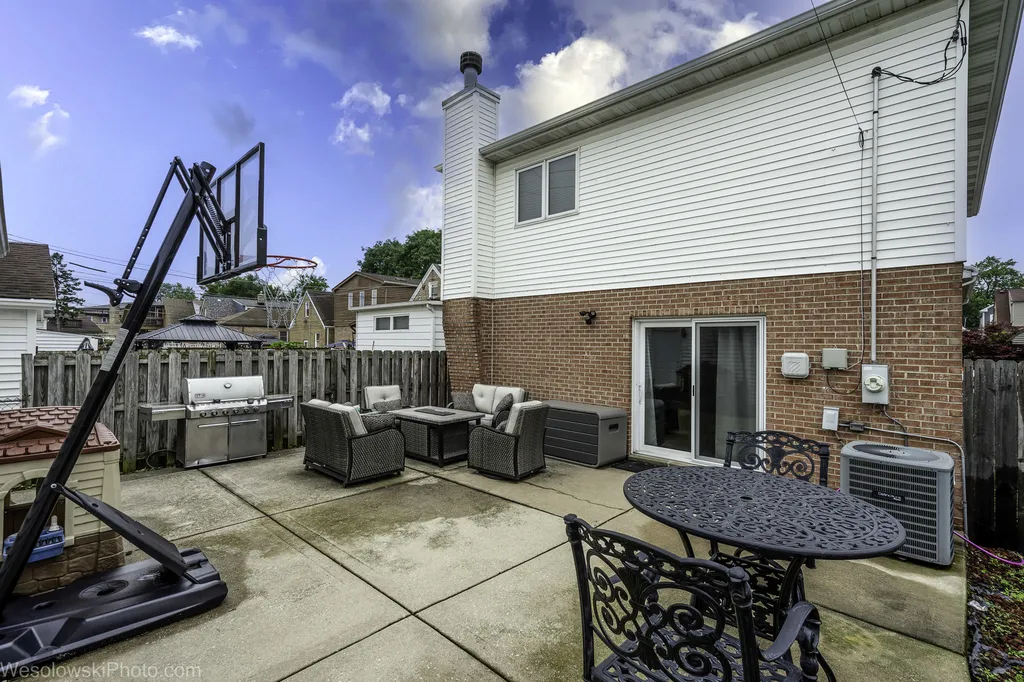 3525 North Pioneer Avenue Chicago IL 60634