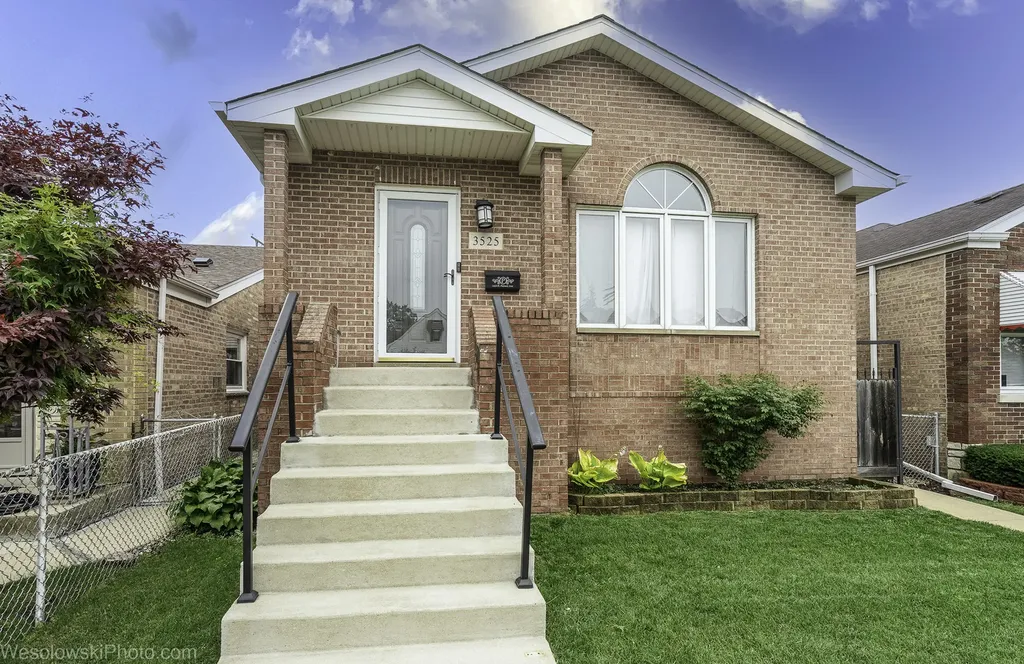 3525 North Pioneer Avenue Chicago IL 60634