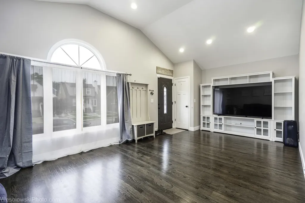 3525 North Pioneer Avenue Chicago IL 60634