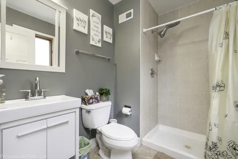 3525 North Pioneer Avenue Chicago IL 60634