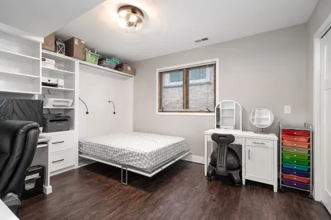 3525 North Pioneer Avenue Chicago IL 60634