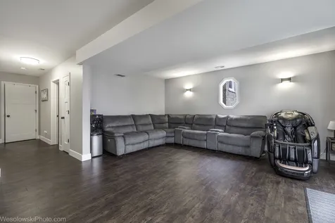 3525 North Pioneer Avenue Chicago IL 60634