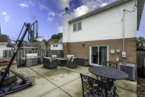3525 North Pioneer Avenue Chicago IL 60634