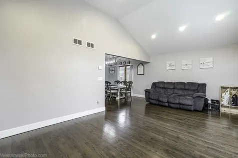 3525 North Pioneer Avenue Chicago IL 60634
