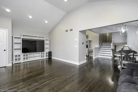 3525 North Pioneer Avenue Chicago IL 60634