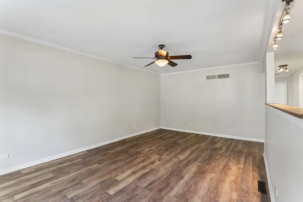 327 Oakwood Drive Antioch IL 60002