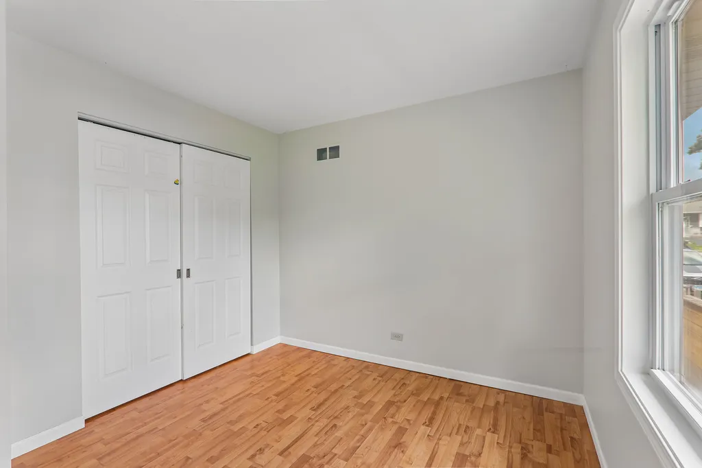 327 Oakwood Drive Antioch IL 60002