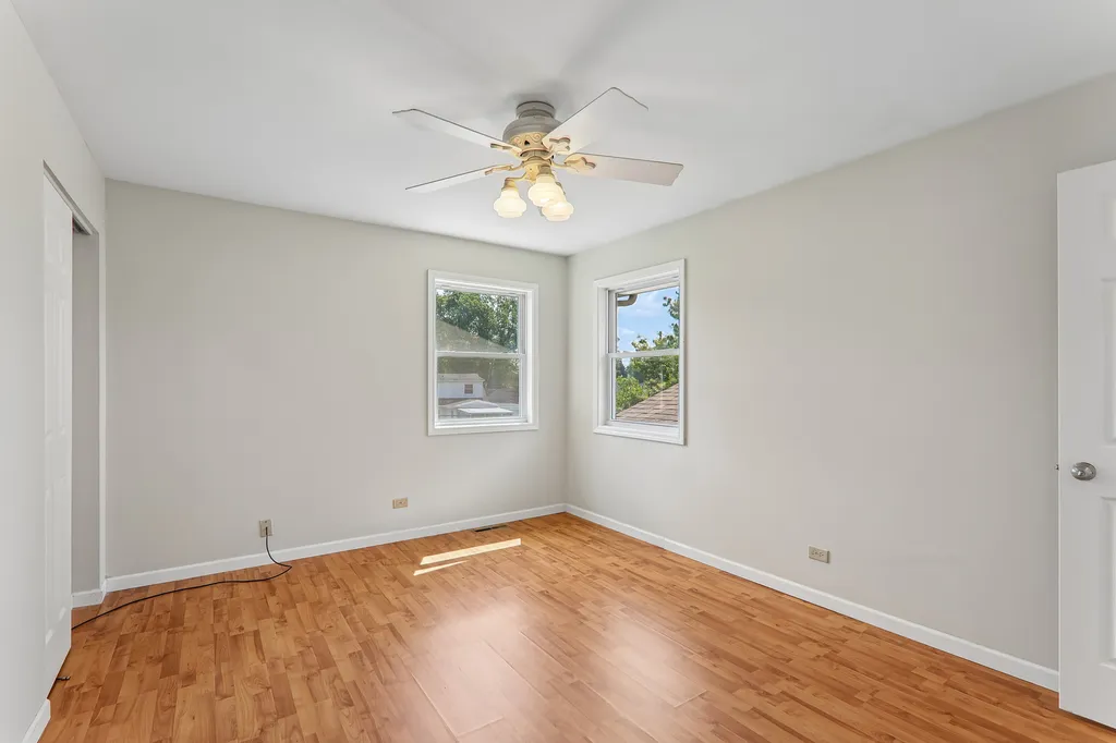 327 Oakwood Drive Antioch IL 60002