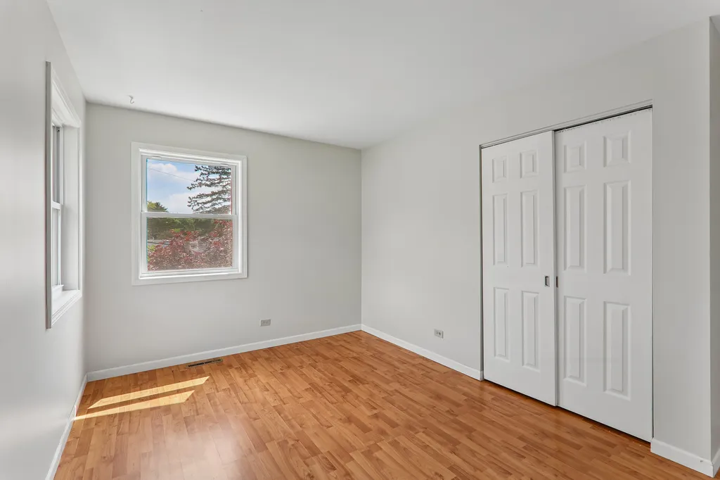 327 Oakwood Drive Antioch IL 60002