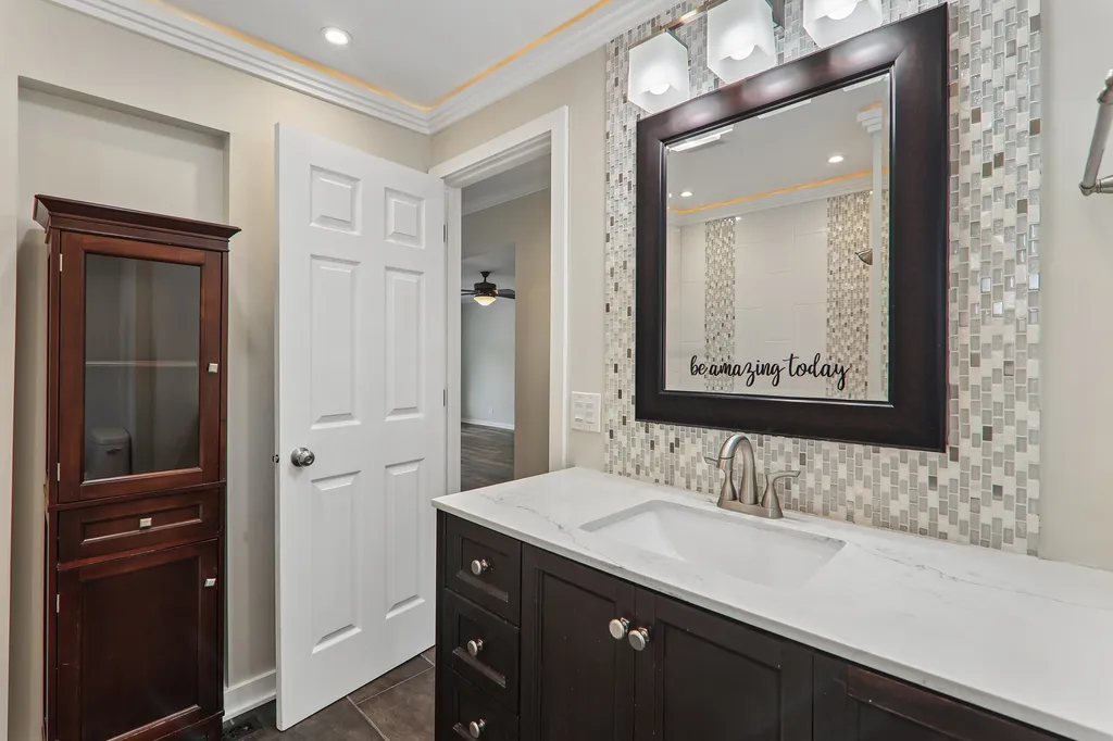 327 Oakwood Drive Antioch IL 60002