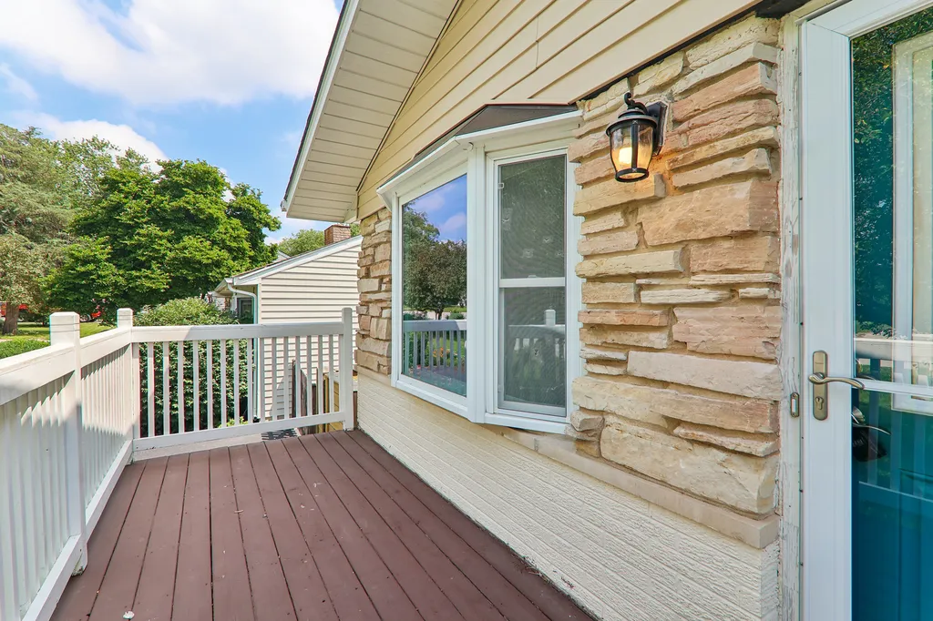 327 Oakwood Drive Antioch IL 60002