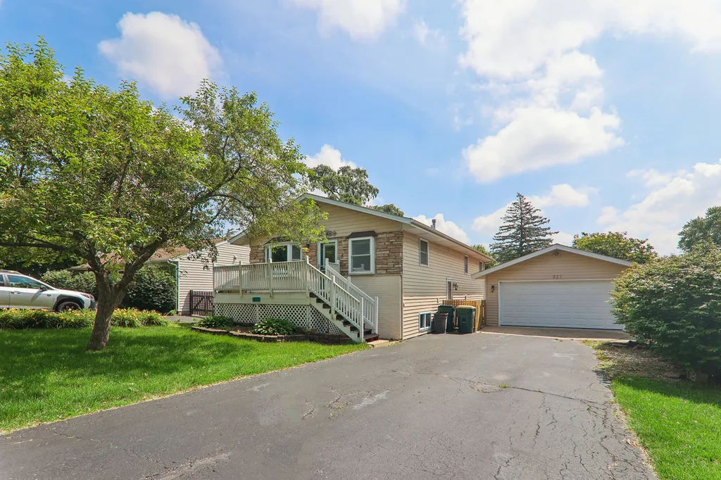 327 Oakwood Drive Antioch IL 60002