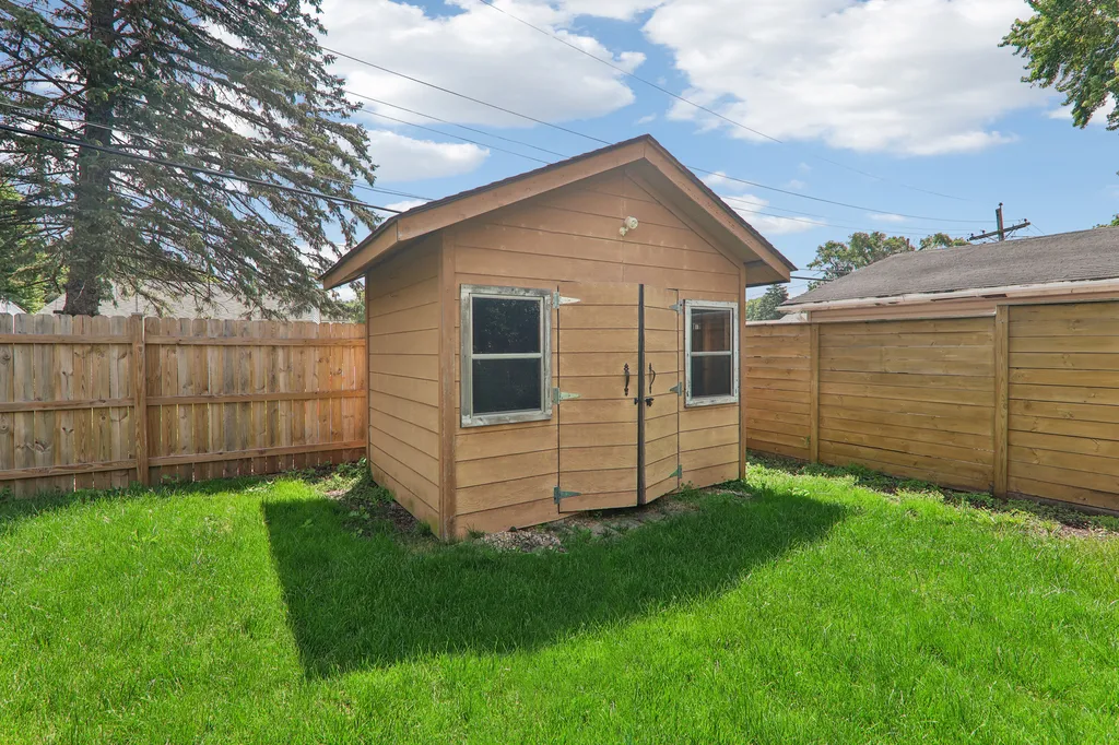 327 Oakwood Drive Antioch IL 60002