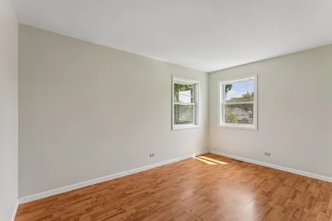 327 Oakwood Drive Antioch IL 60002