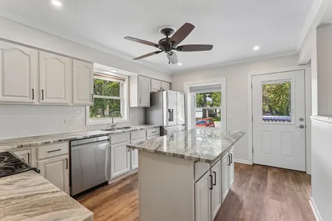327 Oakwood Drive Antioch IL 60002