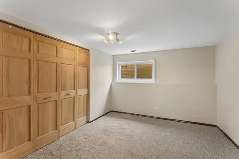 327 Oakwood Drive Antioch IL 60002