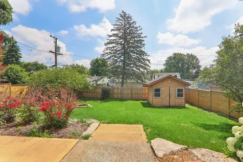 327 Oakwood Drive Antioch IL 60002
