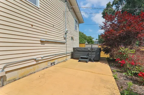 327 Oakwood Drive Antioch IL 60002