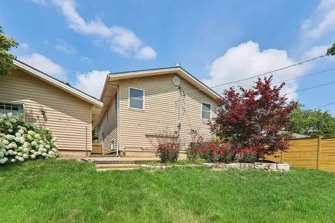 327 Oakwood Drive Antioch IL 60002