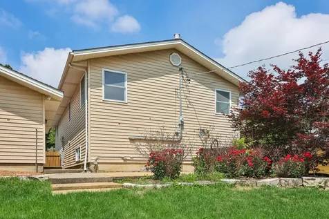 327 Oakwood Drive Antioch IL 60002