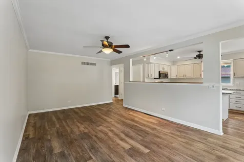 327 Oakwood Drive Antioch IL 60002