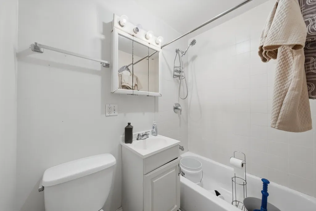 3809 West 86th Street Chicago IL 60652