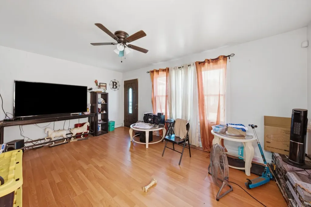 3809 West 86th Street Chicago IL 60652