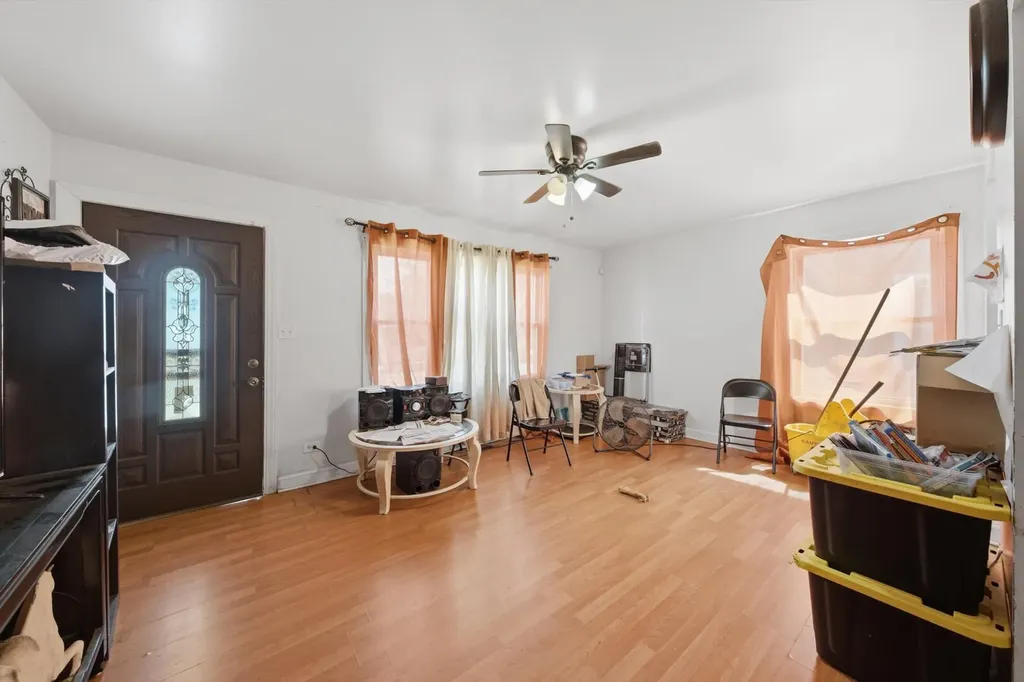 3809 West 86th Street Chicago IL 60652