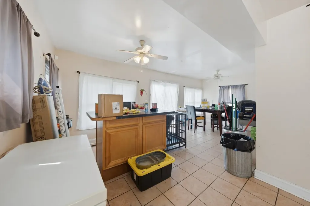 3809 West 86th Street Chicago IL 60652