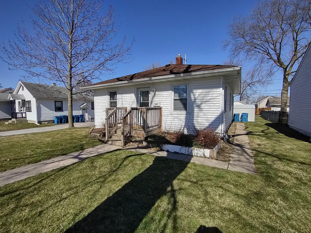 912 Douglas Street Morris IL 60450