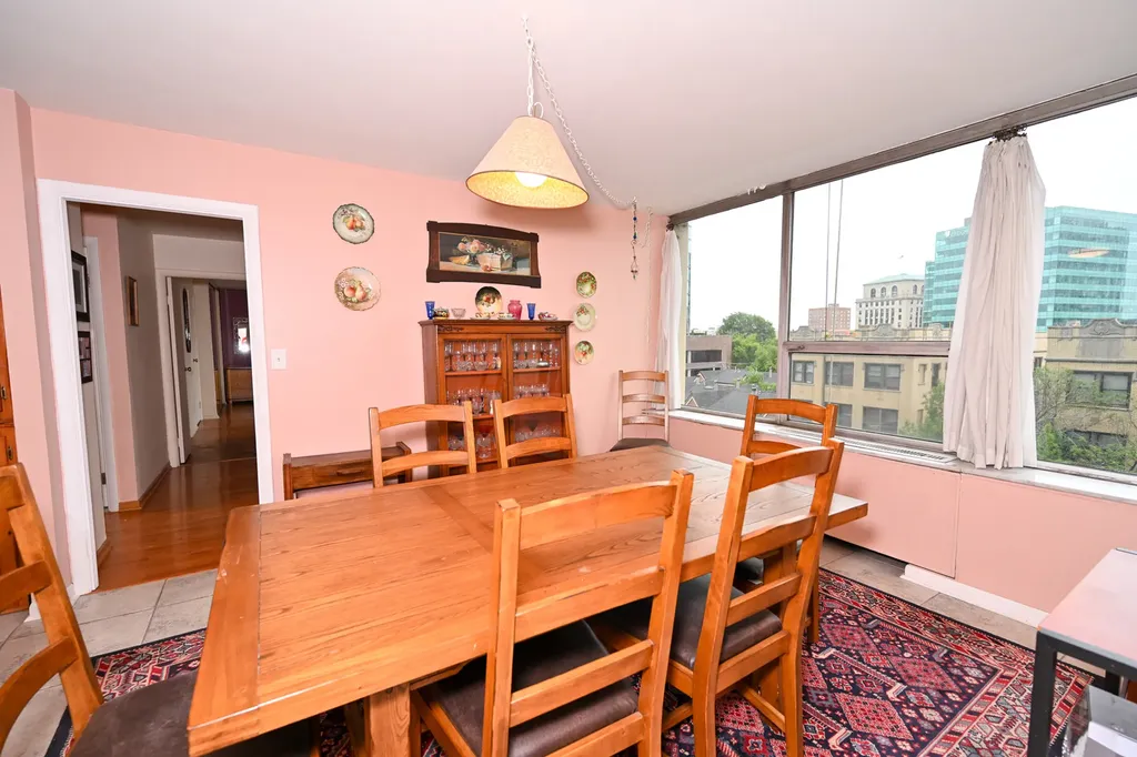 5201 South Cornell Avenue Chicago IL 60615
