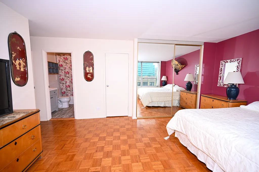 5201 South Cornell Avenue Chicago IL 60615