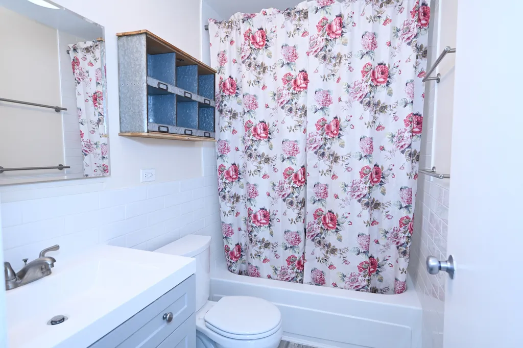 5201 South Cornell Avenue Chicago IL 60615