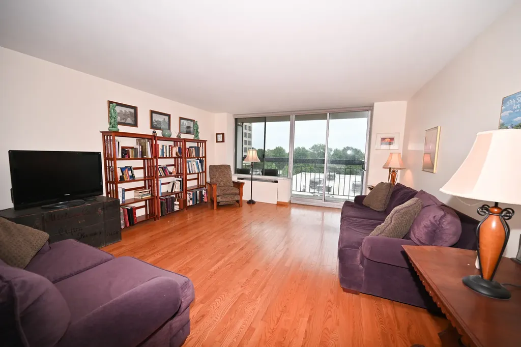 5201 South Cornell Avenue Chicago IL 60615
