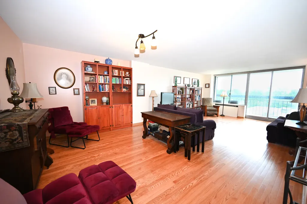 5201 South Cornell Avenue Chicago IL 60615