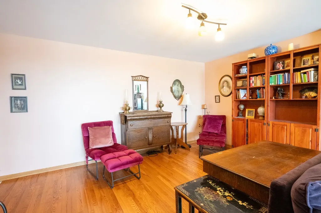 5201 South Cornell Avenue Chicago IL 60615