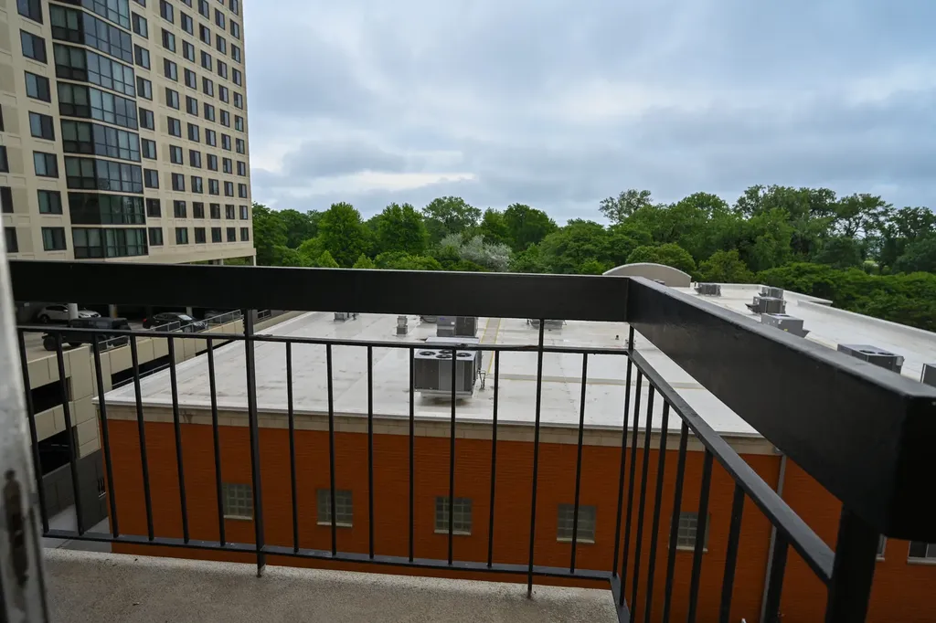 5201 South Cornell Avenue Chicago IL 60615