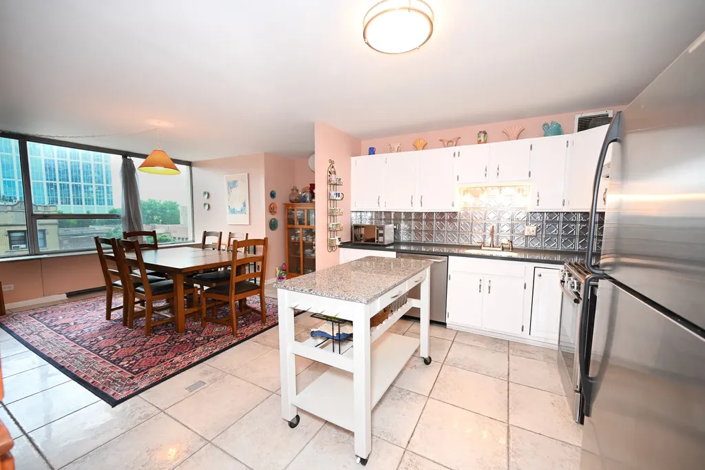 5201 South Cornell Avenue Chicago IL 60615