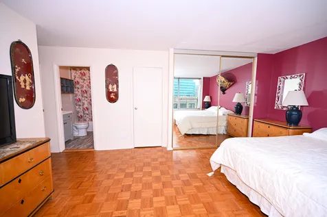 5201 South Cornell Avenue Chicago IL 60615