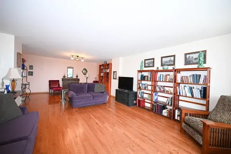 5201 South Cornell Avenue Chicago IL 60615