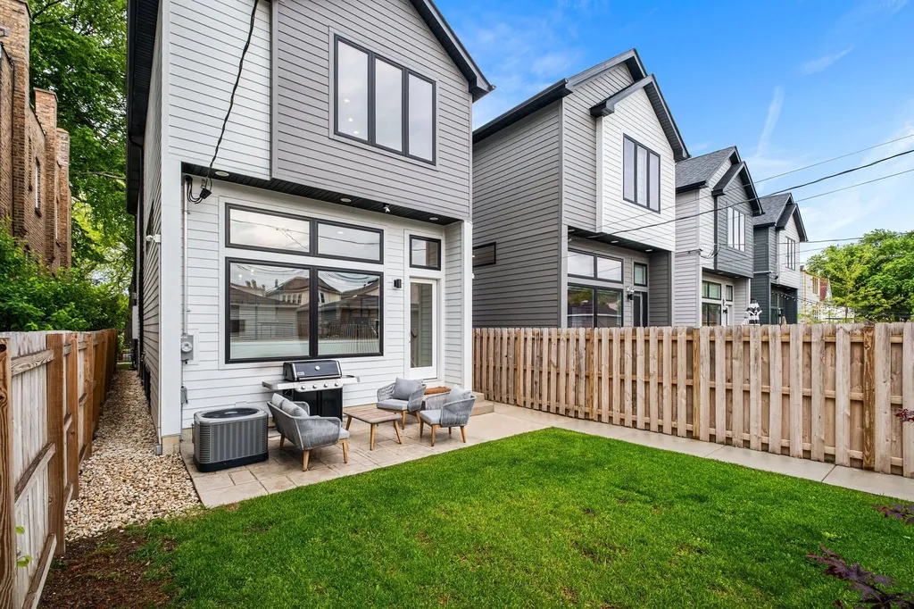 3428 North Kilbourn Avenue Chicago IL 60641