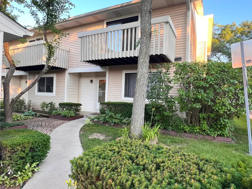 119 Saratoga Court Vernon Hills IL 60061