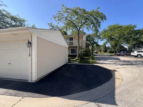 119 Saratoga Court Vernon Hills IL 60061