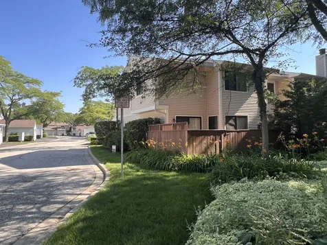 119 Saratoga Court Vernon Hills IL 60061