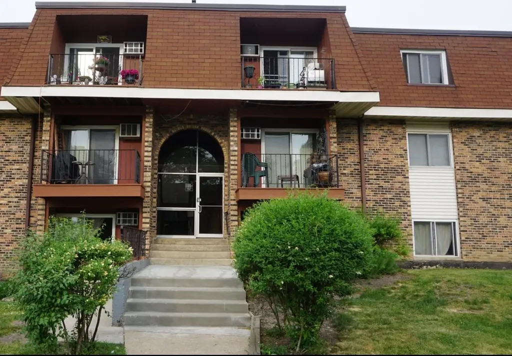 1195 Meadow Lane Hoffman Estates IL 60169